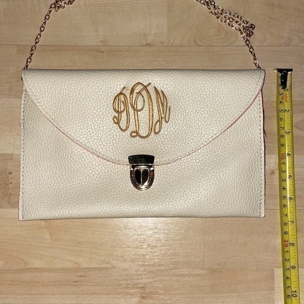 NWOT clutch crossbody bag purse chain strap monogrammed DDM embroidery in cream - Picture 6 of 10
